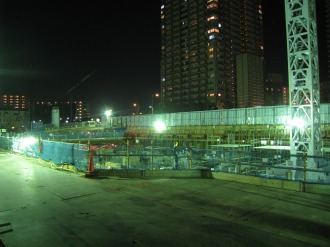 （仮称）武蔵小杉新駅前ビルの工事現場（南側）