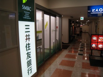 三井住友銀行武蔵小杉支店の入口（地下1階）